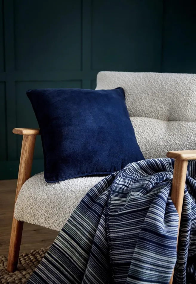 FYNCHHATTON Amani Velvet Pillow With Plain colored Piping Midnight Blue Living Home Accessories FYNCHHATTON Amani Velvet Pillow With Plain colored Piping Midnight Blue Living Home Accessories