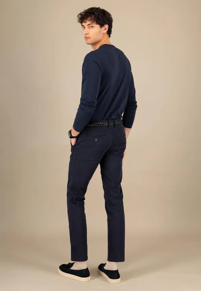FYNCHHATTON Long sleeved Shirt With A Round Neckline Navymidnightasphaltpoppy Redblackstrong Bluewhite Men Tshirts