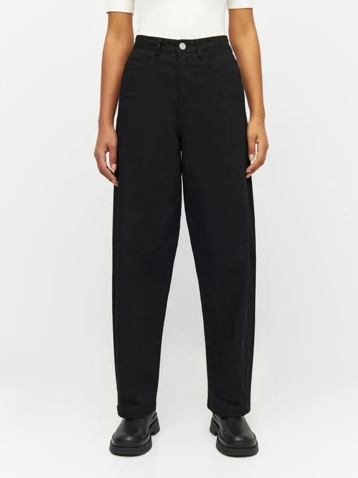 KnowledgeCotton Apparel Pants CHLOE Barrel Highrise Twill 5pocket Pants Black Jet 8211 Women KnowledgeCotton Apparel Pants CHLOE Barrel Highrise Twill 5pocket Pants Black Jet 8211 Women