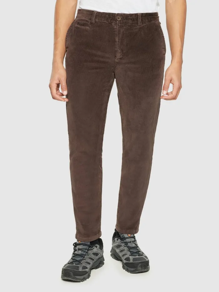 KnowledgeCotton Apparel Pants CHUCK Regular 8wales Corduroy Chino Pants Demitasse brown 8211 Men KnowledgeCotton Apparel Pants CHUCK Regular 8wales Corduroy Chino Pants Demitasse brown 8211 Men