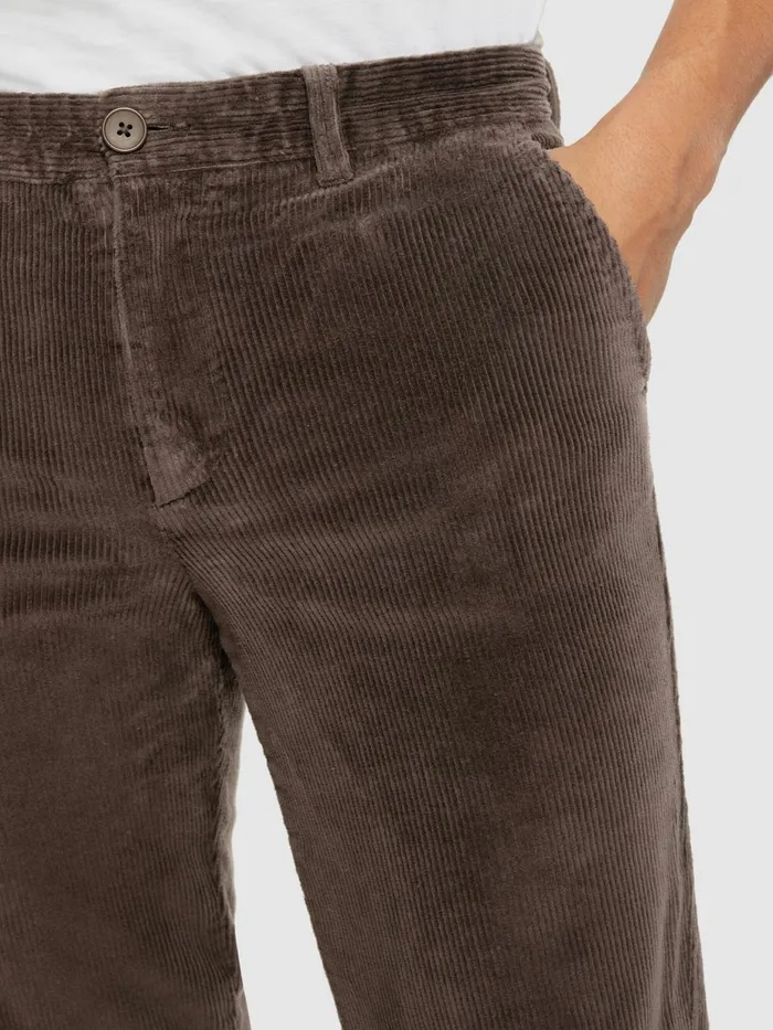 KnowledgeCotton Apparel Pants CHUCK Regular 8wales Corduroy Chino Pants Demitasse brown 8211 Men KnowledgeCotton Apparel Pants CHUCK Regular 8wales Corduroy Chino Pants Demitasse brown 8211 Men