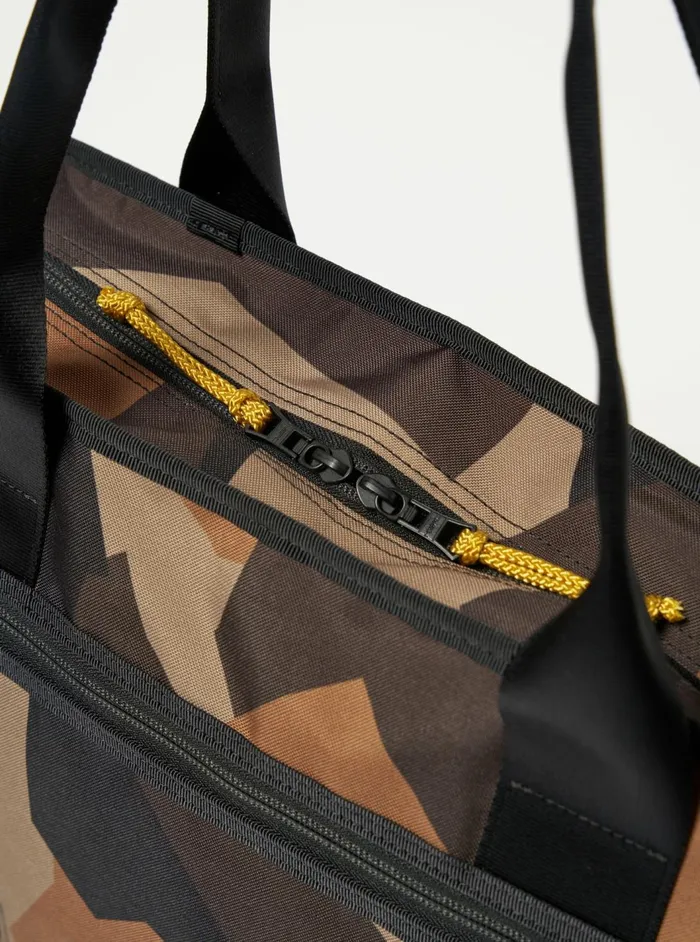 Masterpiece X Tote Bag In Camo Recycled Tech Canvas Men Universal Works Bags