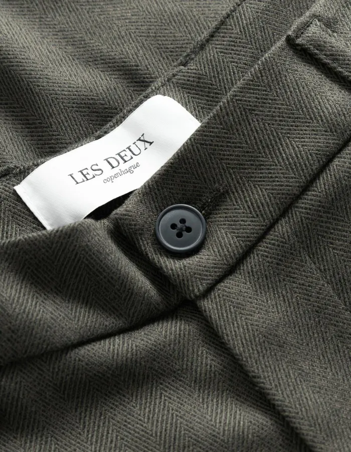 Men Como Reg Herringbone Suit Pants 8211 Olive NightDark Brown Les Deux Pants