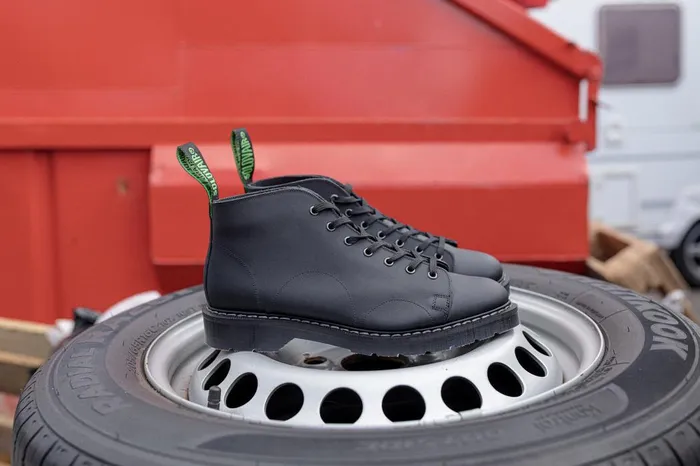 Men Solovair Monkey Boots Black Greasy Monkey Boot