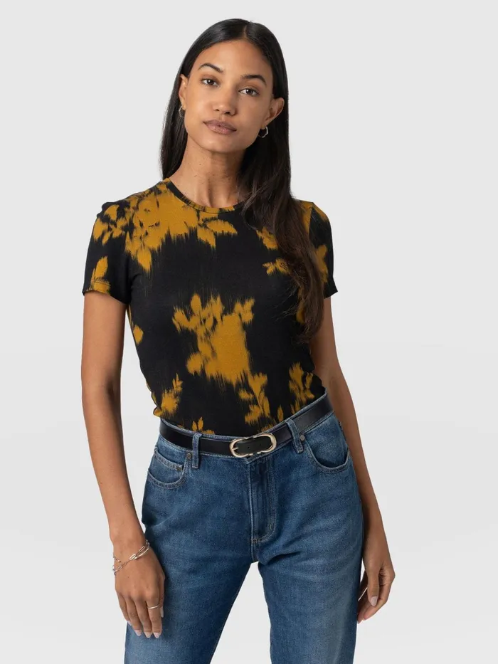 Saint And Sofia Casual Tops Women Austen Crew Neck Tee Short Sleeve 8211 Yellow Fade Floral Yellow Fade Floral