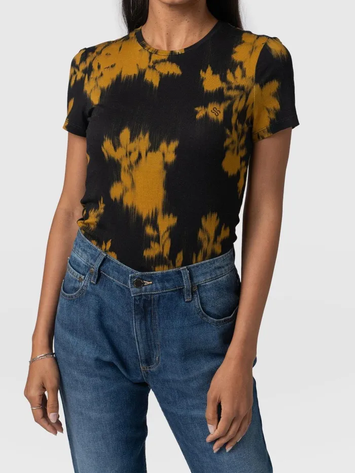 Saint And Sofia Casual Tops Women Austen Crew Neck Tee Short Sleeve 8211 Yellow Fade Floral Yellow Fade Floral