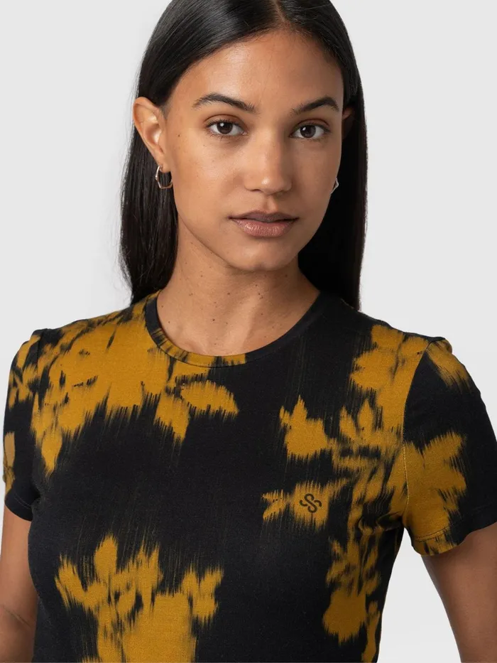 Saint And Sofia Casual Tops Women Austen Crew Neck Tee Short Sleeve 8211 Yellow Fade Floral Yellow Fade Floral
