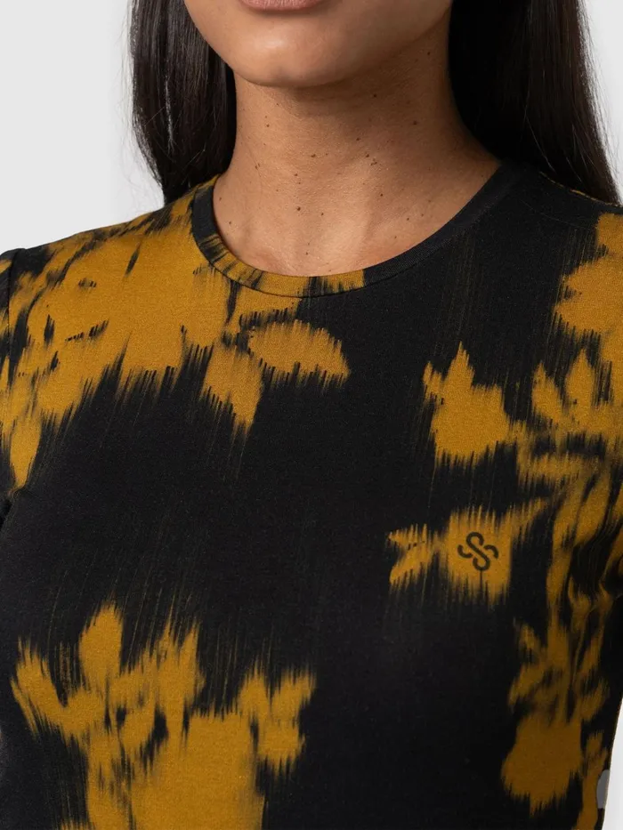 Saint And Sofia Casual Tops Women Austen Crew Neck Tee Short Sleeve 8211 Yellow Fade Floral Yellow Fade Floral