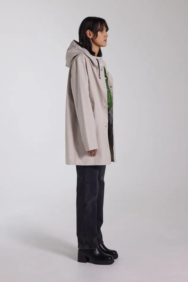 Stutterheim Stockholm Lightweight Raincoat Light Sand Women Raincoats