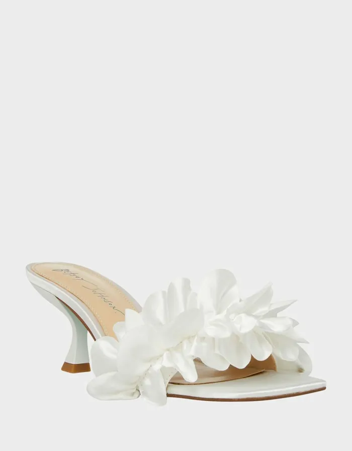 Women KIMI IVORY Ivory Betsey Johnson