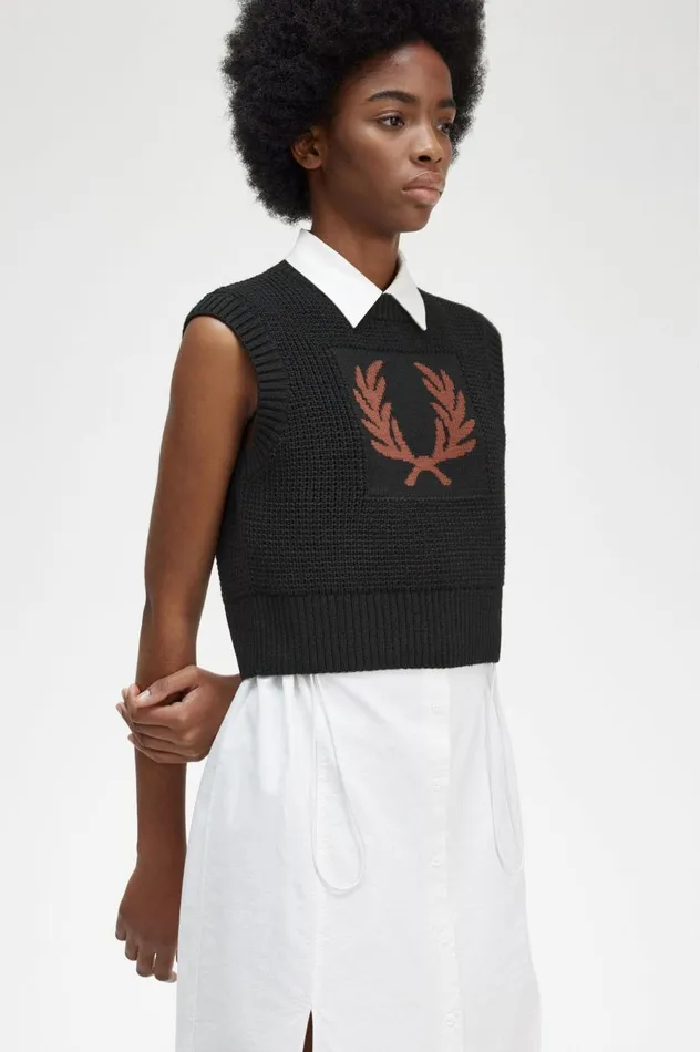 Women Laurel Wreath Knitted Tank Black Fred Perry Knitwear