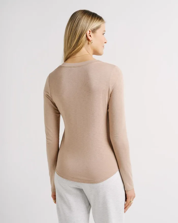 Women Tees TravisMathew CLOUD JERSEY HENLEY Natural