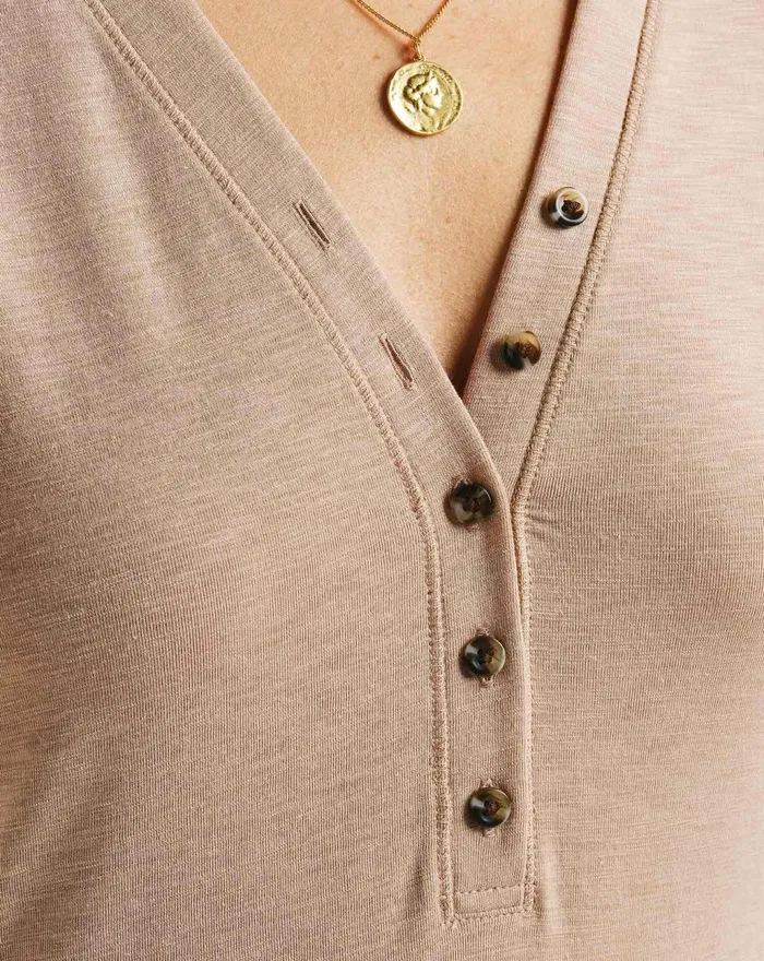 Women Tees TravisMathew CLOUD JERSEY HENLEY Natural