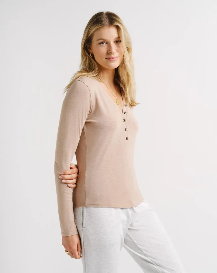 Women Tees TravisMathew CLOUD JERSEY HENLEY Natural